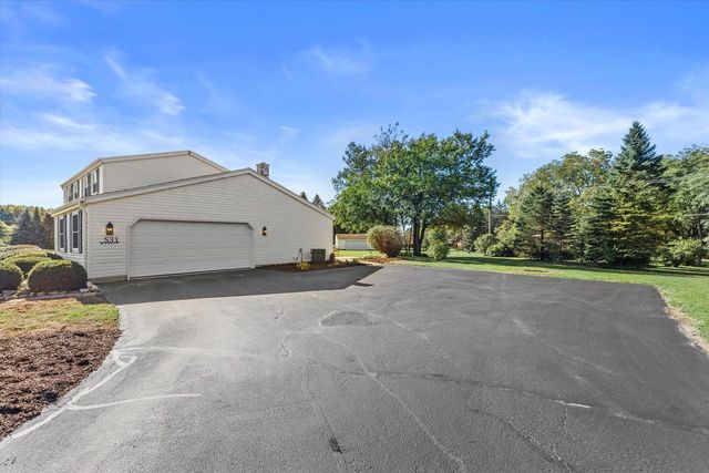 S31W30099 Sunset DRIVE, Waukesha, WI 53189