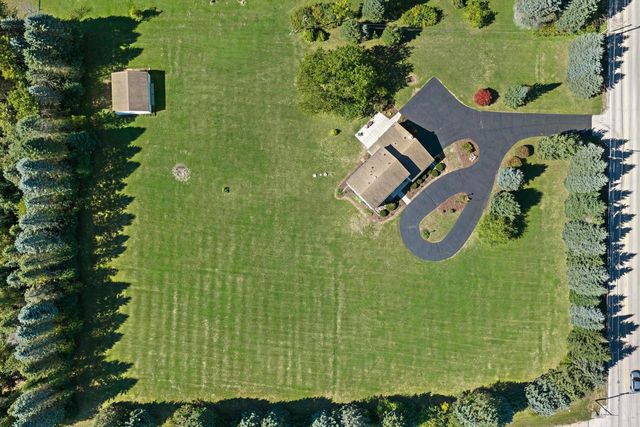 S31W30099 Sunset DRIVE, Waukesha, WI 53189