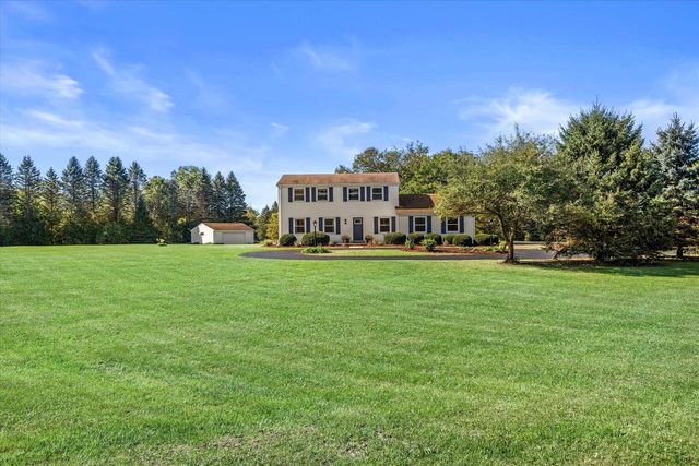 S31W30099 Sunset DRIVE, Waukesha, WI 53189