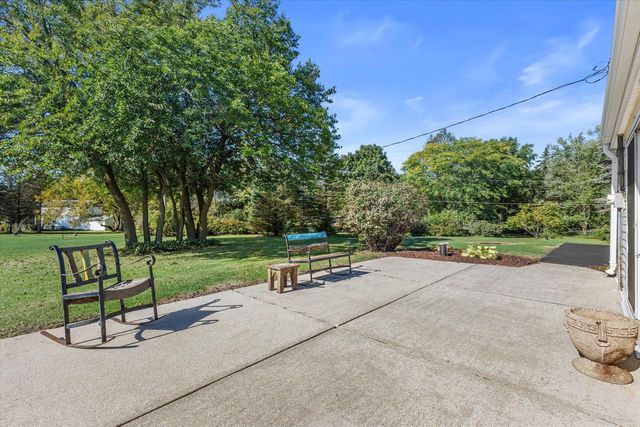 S31W30099 Sunset DRIVE, Waukesha, WI 53189