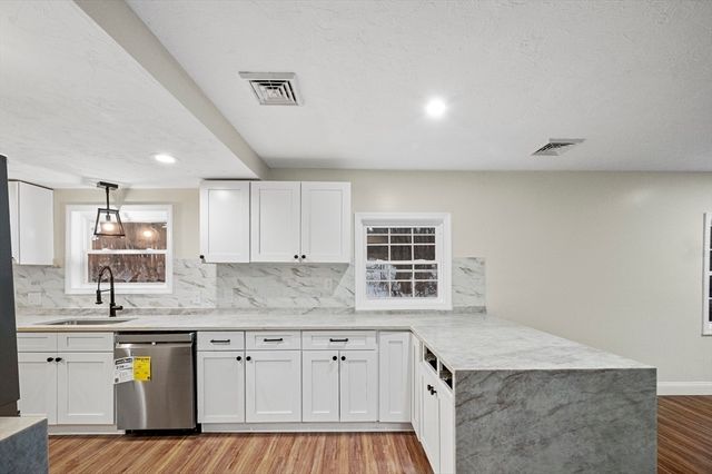 198 Uxbridge Rd, Sutton, MA 01590