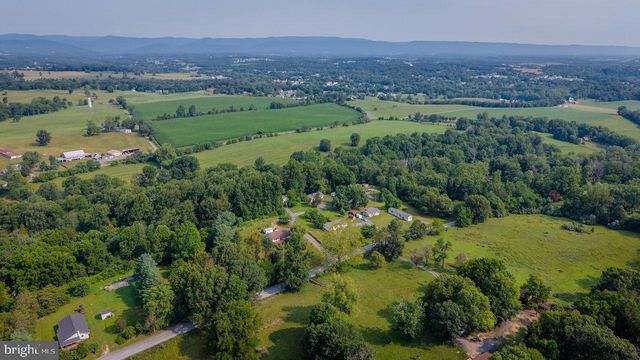 55 LAKE DR, Edinburg, VA 22824