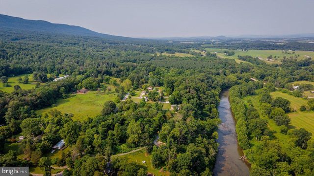 55 LAKE DR, Edinburg, VA 22824