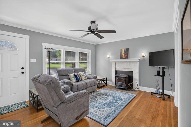 55 LAKE DR, Edinburg, VA 22824