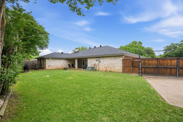 1705 Louella Court, Hurst, TX 76054