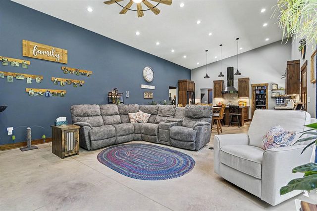 86960 County Road 681, Decatur, MI 49045