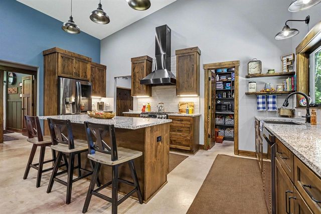 86960 County Road 681, Decatur, MI 49045