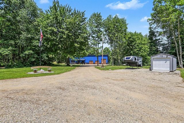 86960 County Road 681, Decatur, MI 49045
