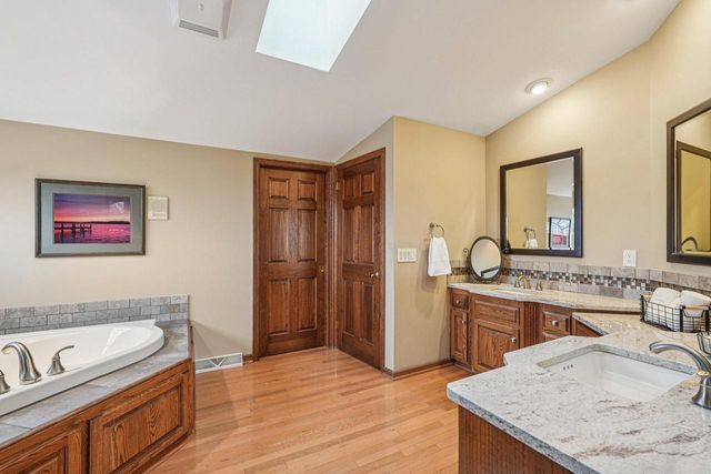 W174N4939 Sheffield COURT, Menomonee Falls, WI 53051