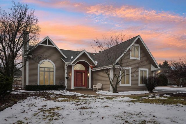 W174N4939 Sheffield COURT, Menomonee Falls, WI 53051