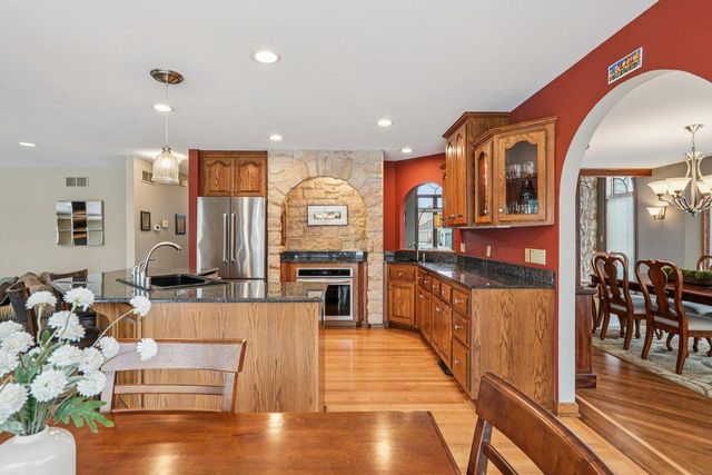 W174N4939 Sheffield COURT, Menomonee Falls, WI 53051