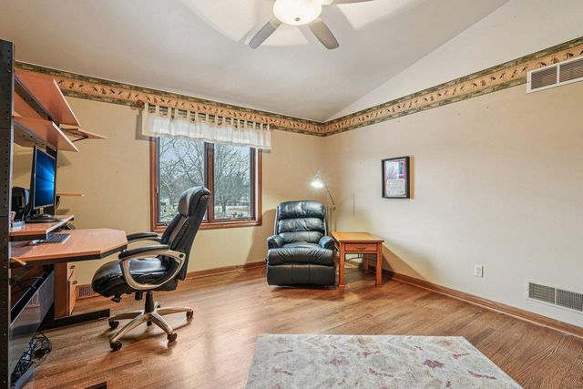 W174N4939 Sheffield COURT, Menomonee Falls, WI 53051