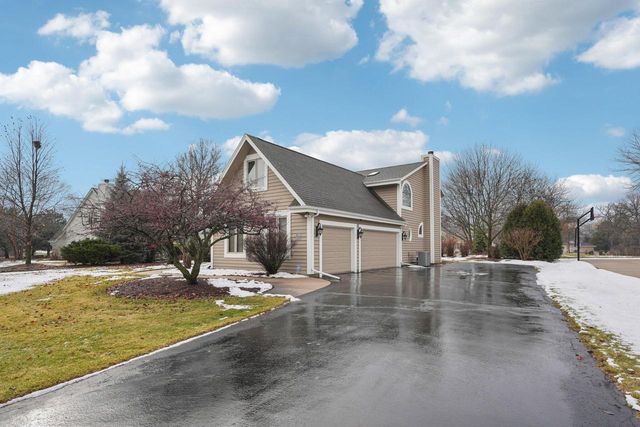 W174N4939 Sheffield COURT, Menomonee Falls, WI 53051