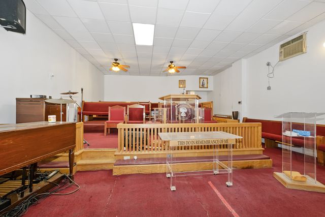 7739 S Stony Island Avenue, Chicago, IL 60649