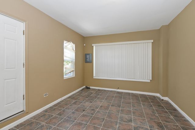 7739 S Stony Island Avenue, Chicago, IL 60649