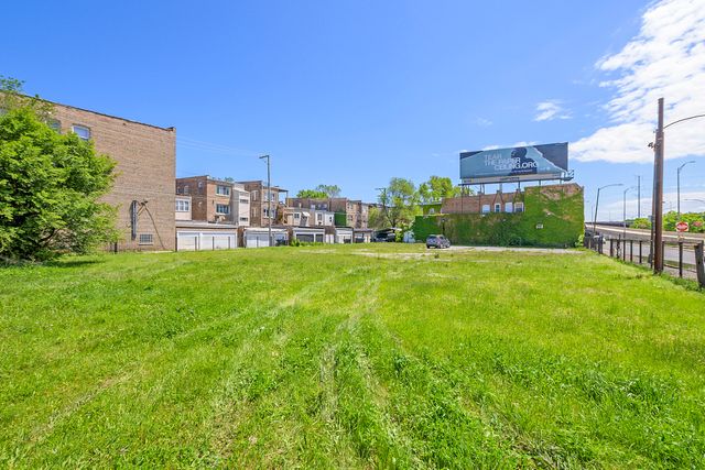 7739 S Stony Island Avenue, Chicago, IL 60649