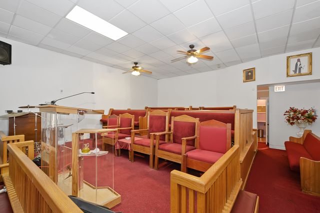 7739 S Stony Island Avenue, Chicago, IL 60649