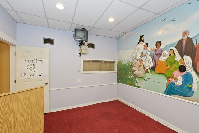 7739 S Stony Island Avenue, Chicago, IL 60649