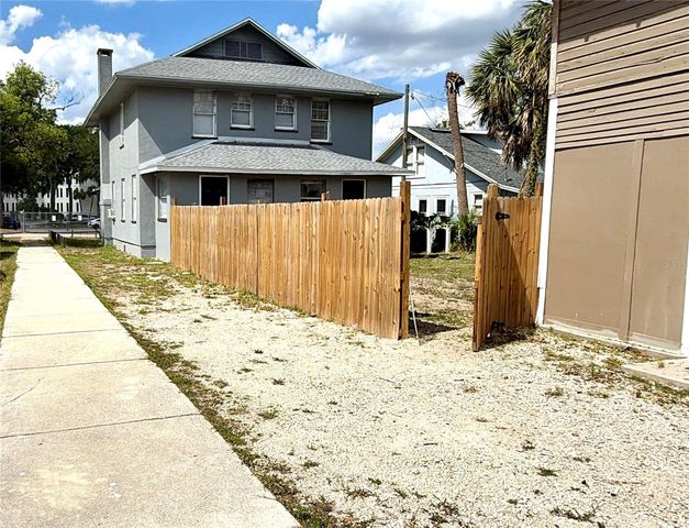 204 AVENUE D NE, Winter Haven, FL 33881