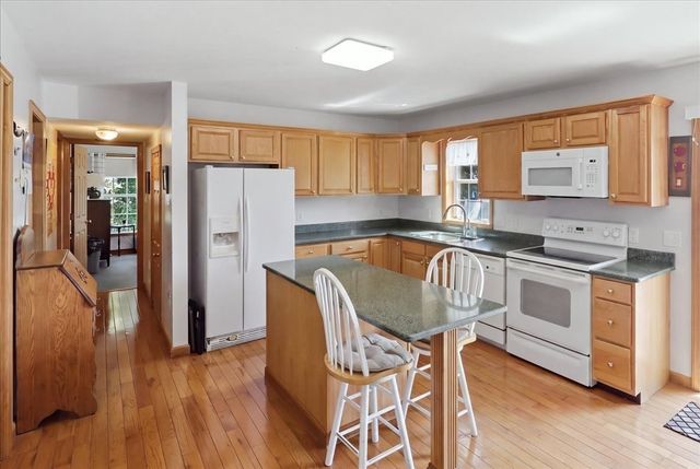 129 Balsam St, Fairhaven, MA 02719