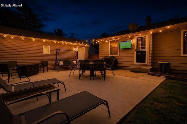 1608 Beverly LANE, West Bend, WI 53090