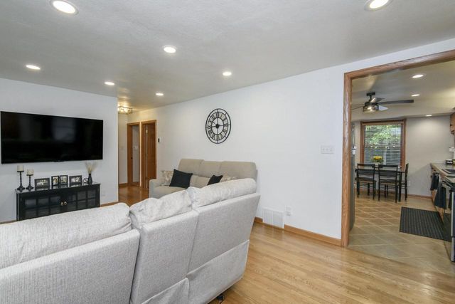 1608 Beverly LANE, West Bend, WI 53090