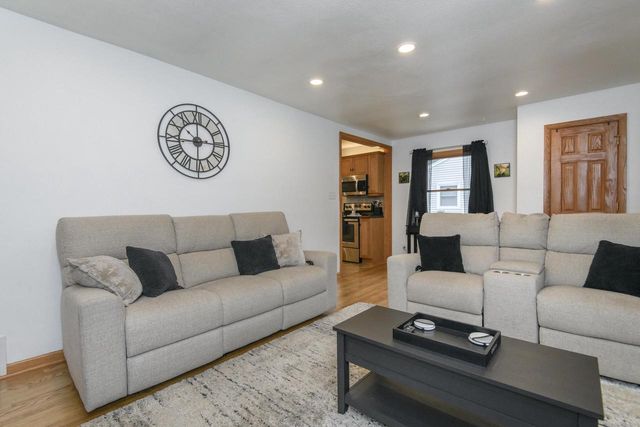 1608 Beverly LANE, West Bend, WI 53090