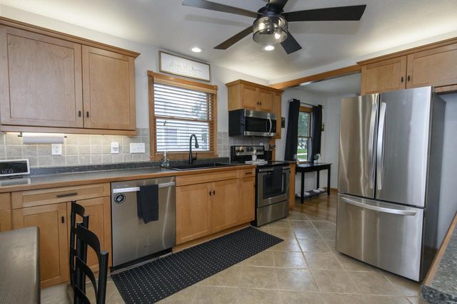 1608 Beverly LANE, West Bend, WI 53090