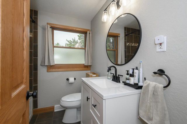 1608 Beverly LANE, West Bend, WI 53090