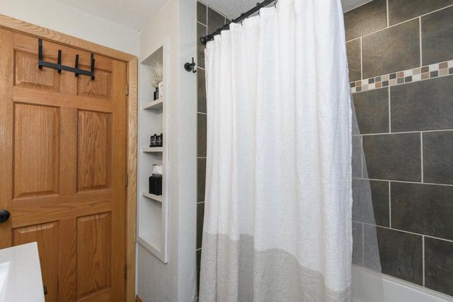 1608 Beverly LANE, West Bend, WI 53090