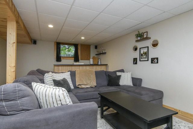 1608 Beverly LANE, West Bend, WI 53090