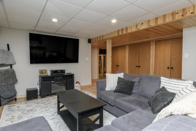 1608 Beverly LANE, West Bend, WI 53090