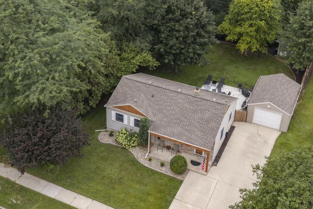 1608 Beverly LANE, West Bend, WI 53090