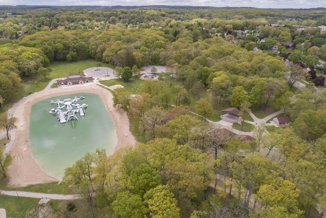 1608 Beverly LANE, West Bend, WI 53090