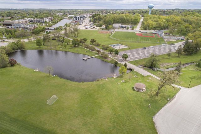 1608 Beverly LANE, West Bend, WI 53090