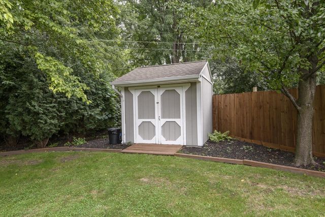 1608 Beverly LANE, West Bend, WI 53090