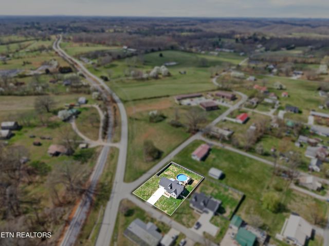 225 Peach St, Baxter, TN 38544