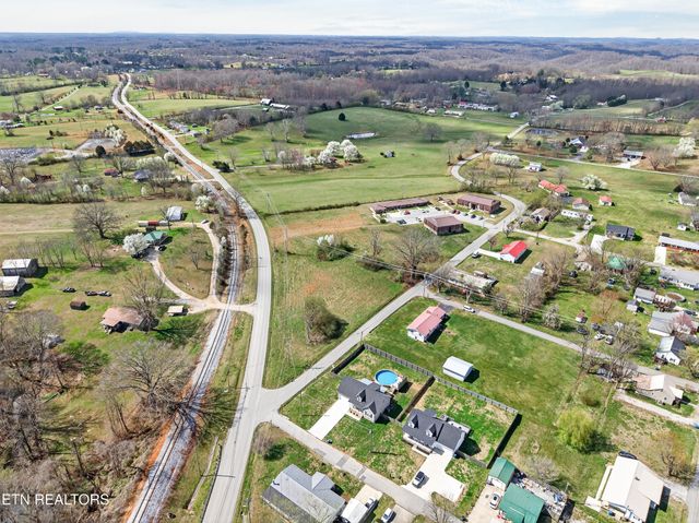 225 Peach St, Baxter, TN 38544