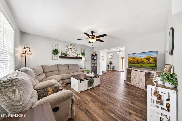 225 Peach St, Baxter, TN 38544