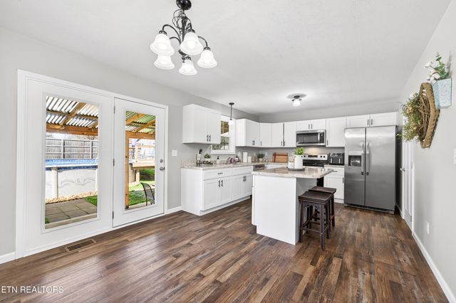 225 Peach St, Baxter, TN 38544