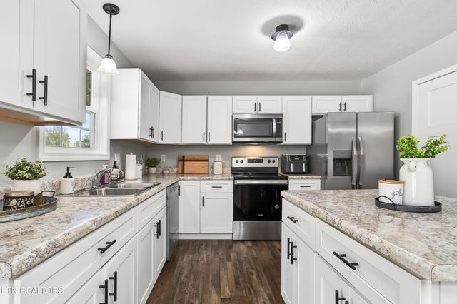 225 Peach St, Baxter, TN 38544