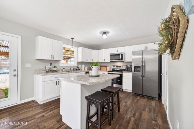 225 Peach St, Baxter, TN 38544