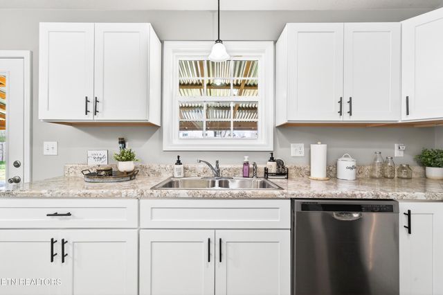 225 Peach St, Baxter, TN 38544