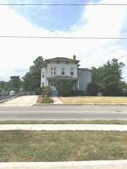 123 S Lake Street, Aurora, IL 60506