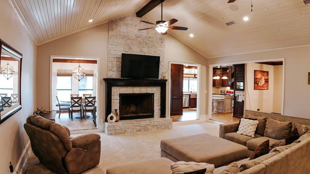 4340 Highway 1131, Vidor, TX 77662