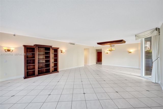 21150 Point Place 406, Aventura, FL 33180