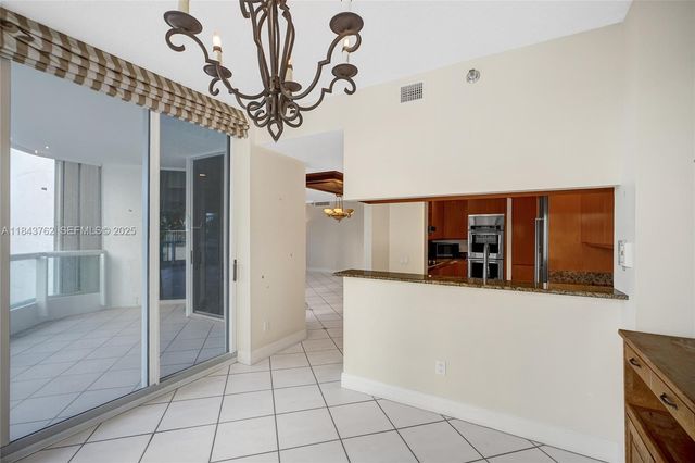 21150 Point Place 406, Aventura, FL 33180