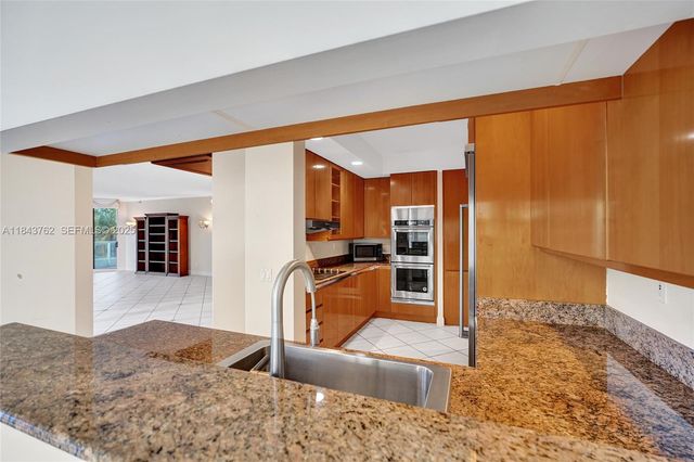 21150 Point Place 406, Aventura, FL 33180