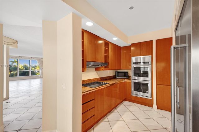 21150 Point Place 406, Aventura, FL 33180