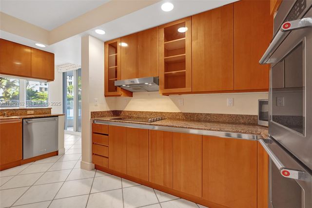 21150 Point Place 406, Aventura, FL 33180